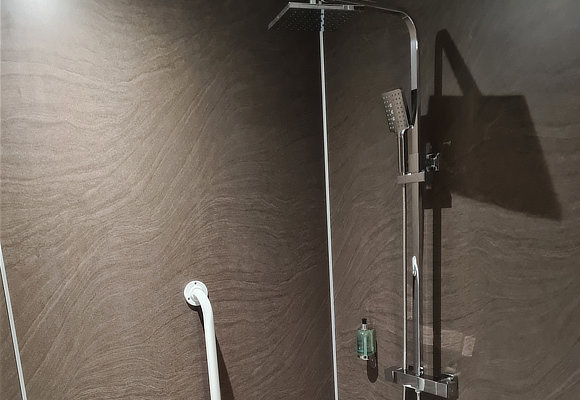 Accessible Classic Double Bathroom View 3